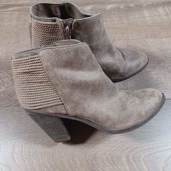 Carlos Santana Almond Toe Booties - Picture 1 of 8